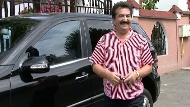 Mașina neagră Mercedes, în valoare de 100.000 de euro