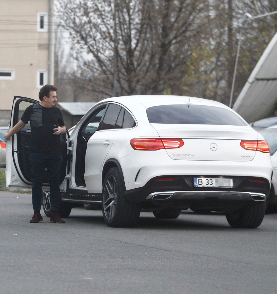 Mașina alba Mercedes, în valoare de 80.000 de euro Foto: pandurul.ro