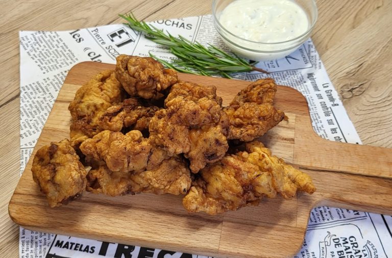 Șnițel parizian de pui cu dressing de iaurt cu usturoi. Trucuri ca sa iasă crocant și delicios