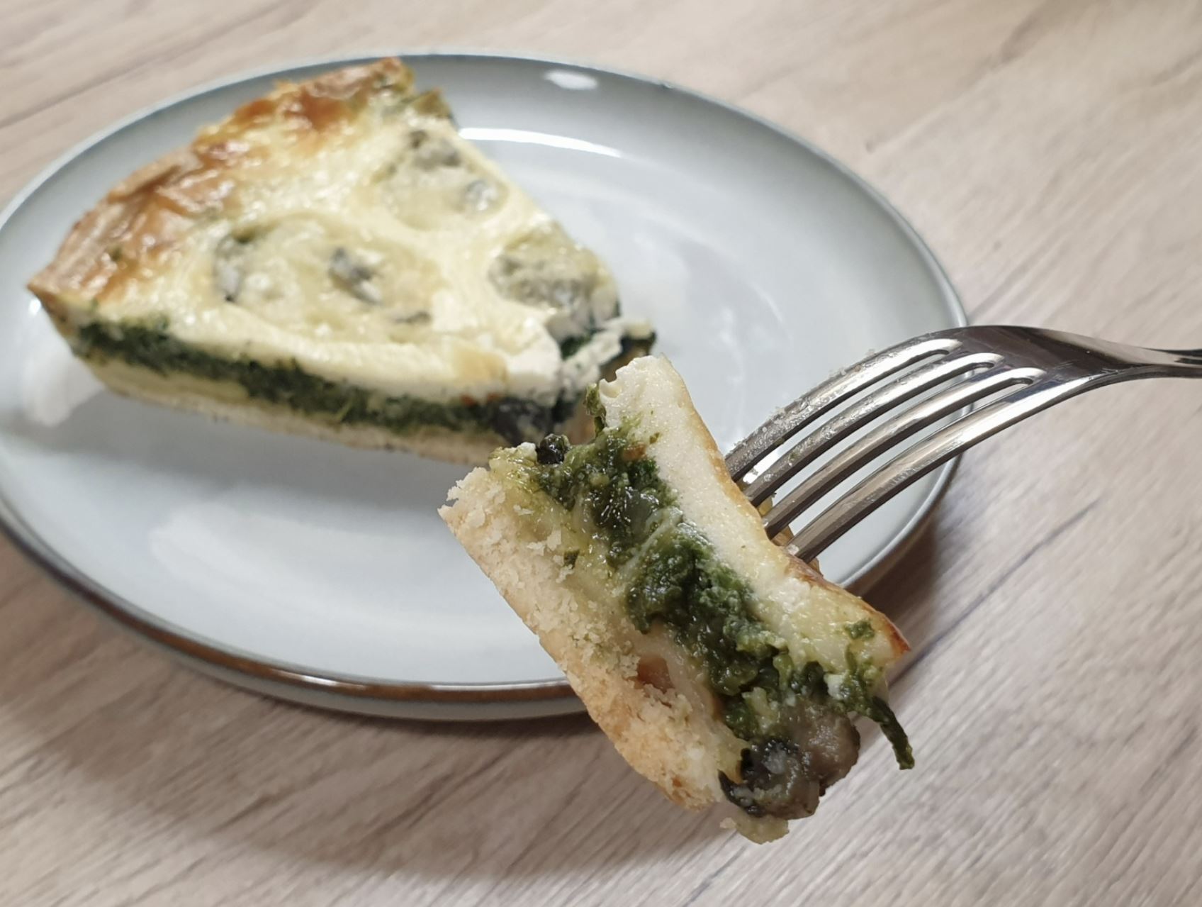 Tarta cu spanac și gorgonzola este o rețetă care te poate salva în situații contratimp