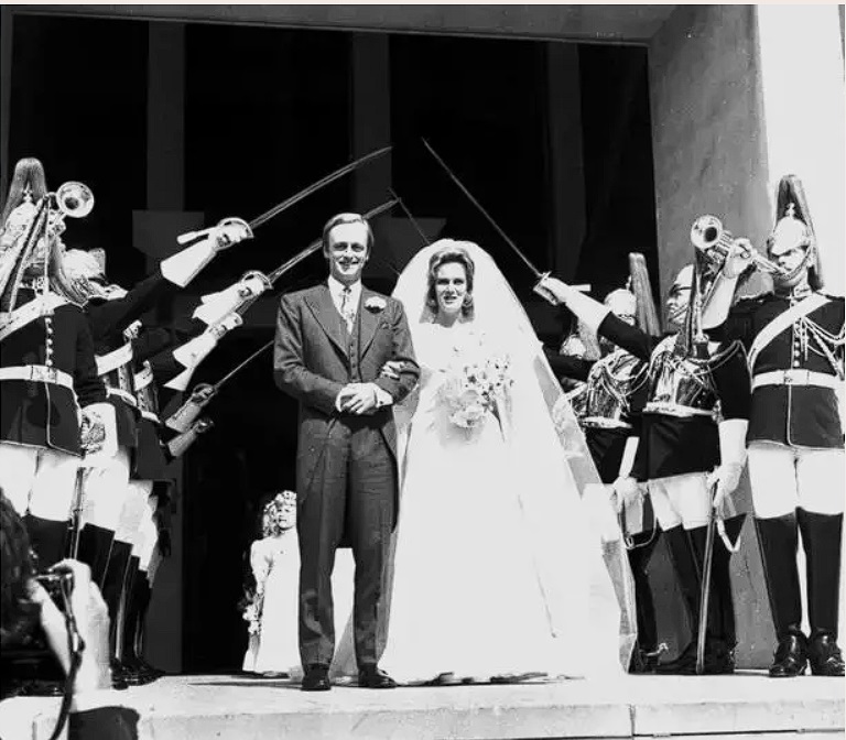 Cum a luat naștere povestea de dragoste dintre Regele Charles și Camilla