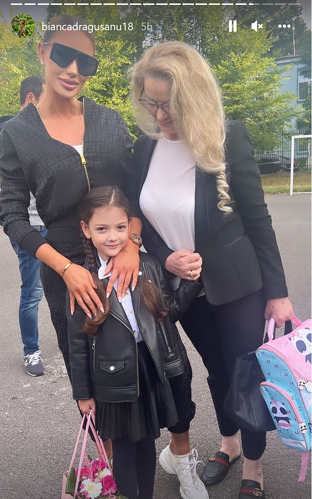 Fiica Biancăi Drăgușanu și a lui Victor Slav, prima zi de școală