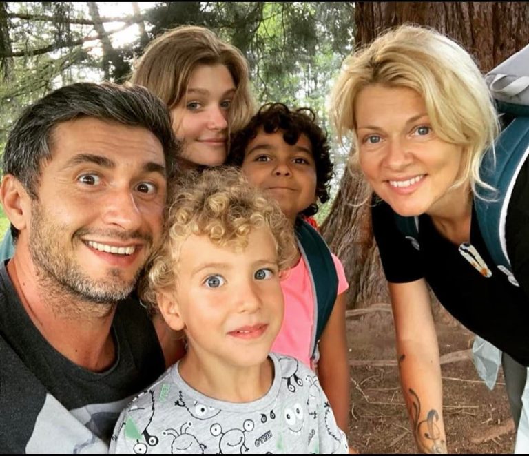 Dragoș Bucur, despre șansele să mai joace într-un film alături de fiica lui cea mare, Sofia. „Este într-o perioadă în care evită să apară prea mult” VIDEO EXCLUSIV