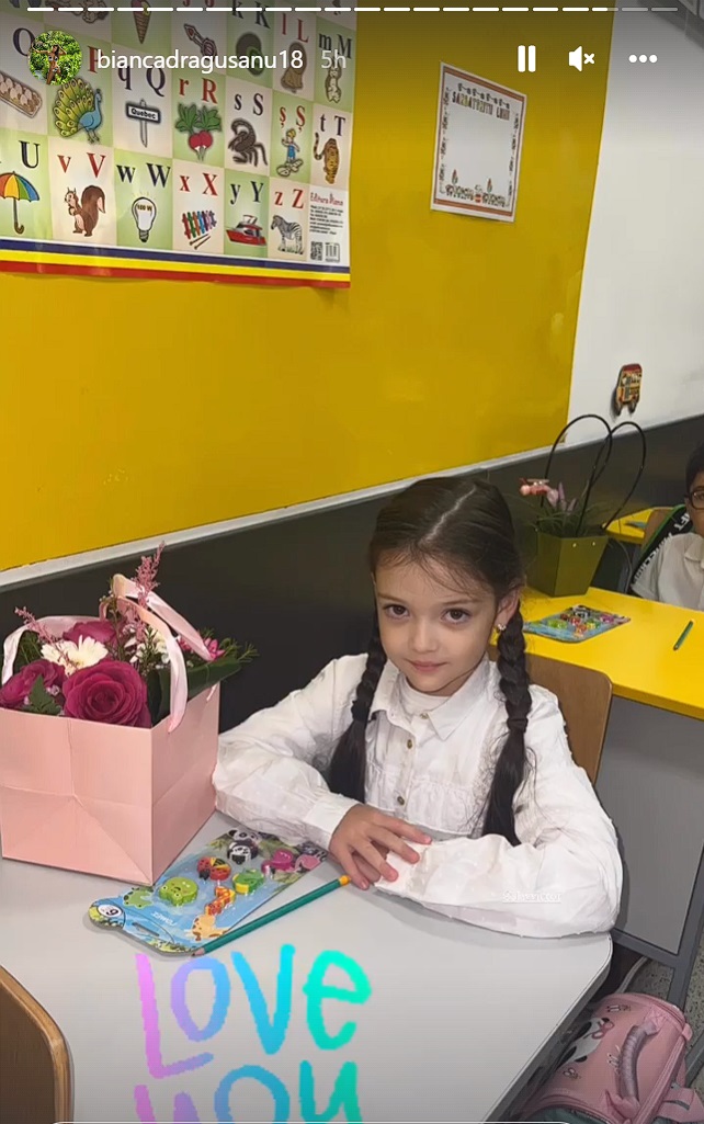 Fiica Biancăi Drăgușanu și a lui Victor Slav, prima zi de școală