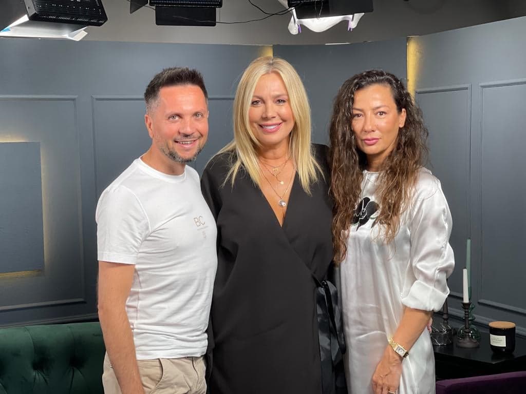 Dana Săvuică, alături de invitații săi, Claudiu David și mirela Bucovicean