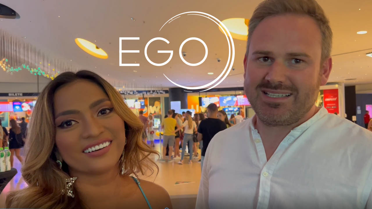 Bella Santiago va achizitiona rechizite pentru fiica ei, nascuta in Filipine, dupa prima saptamana de scoala