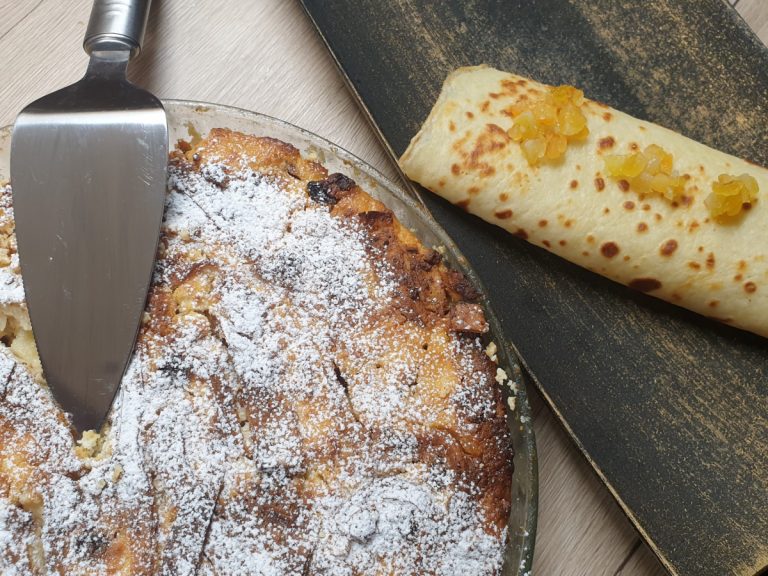 Budincă cu brânză dulce, stafide și tăiței de clătite. Trucul secret pentru un gust desăvârșit