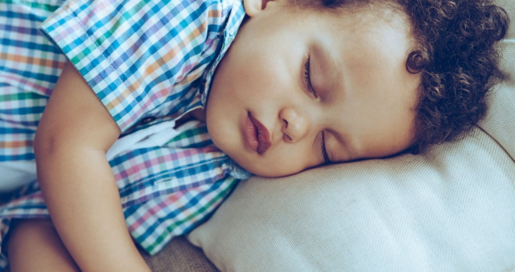 Cât trebuie să doarmă un copil în funcție de vârstă