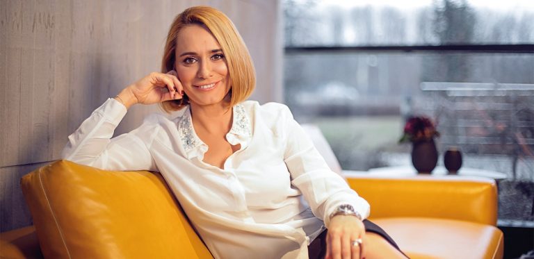Ce facultate a făcut Andreea Esca. Ce studii are de fapt prezentatoarea TV
