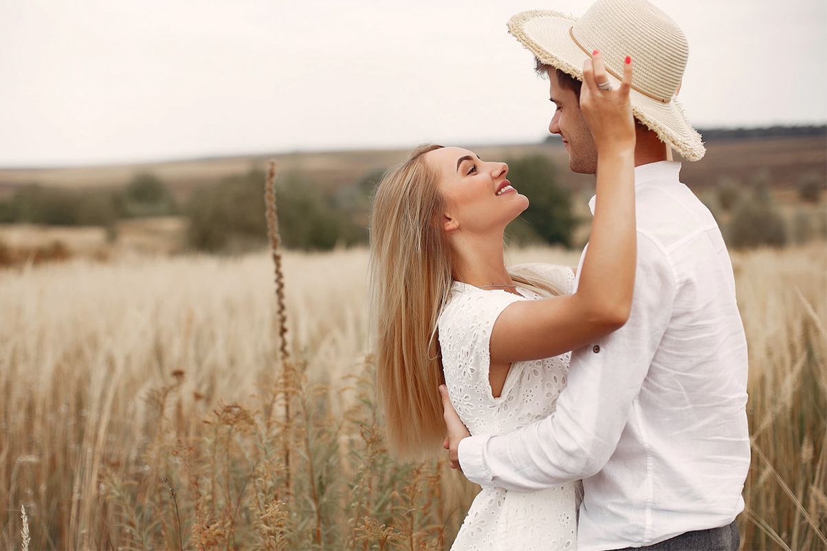 Ce simte, de fapt, un bărbat când o femeie nu îl mai caută