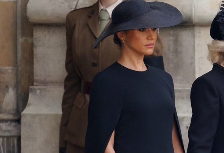 Cum a apărut îmbrăcată Meghan Markle la înmormântarea Reginei. Ce a avut în comun cu Kate