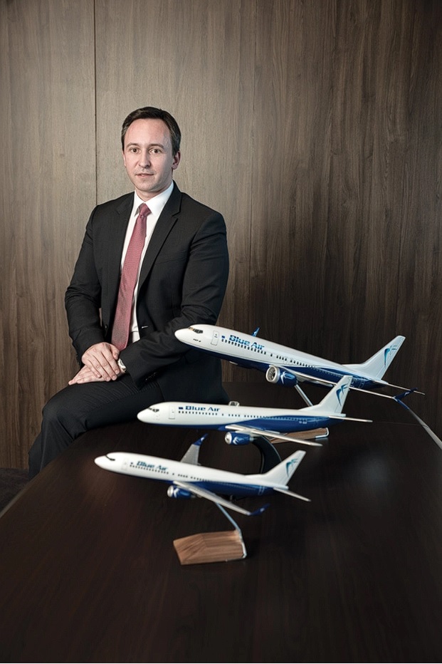 Cine conduce compania Blue Air