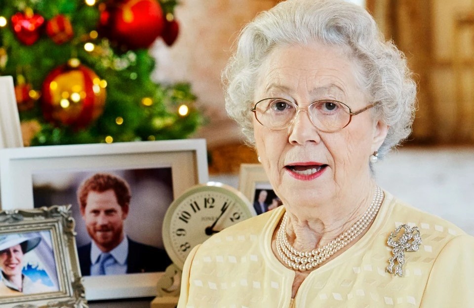 Cine este și cum arată sosia Reginei Elisabeta