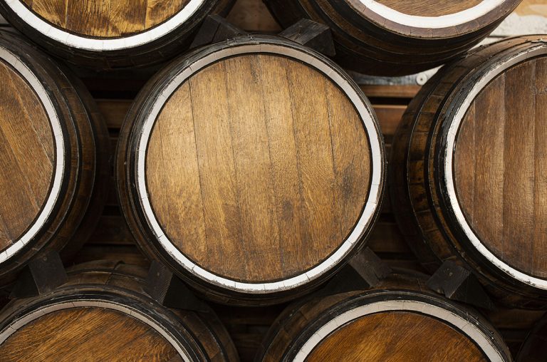 Cu ce trebuie să speli butoiul înainte de a pune varza la murat. Doar așa va rezista toată iarna