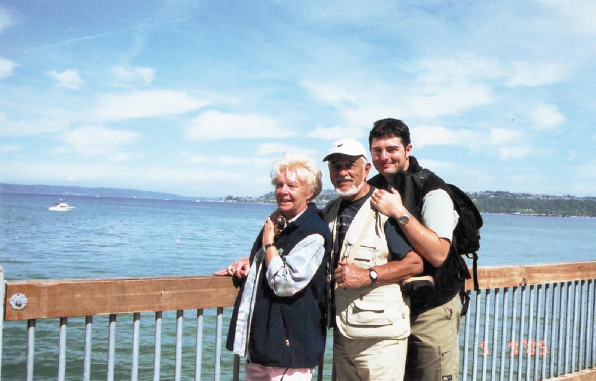 Cu fiul lor, doctor în America