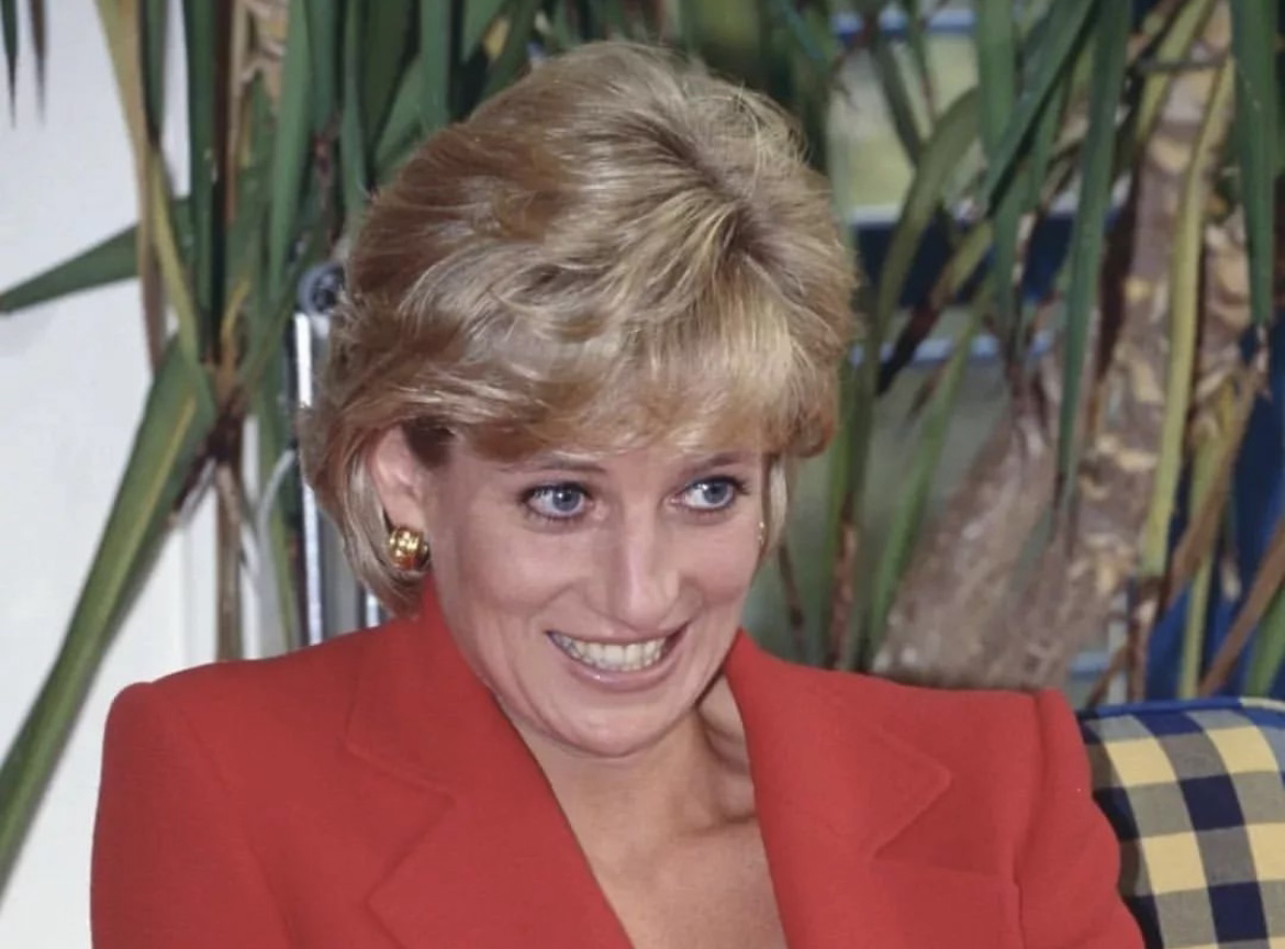 De ce Prințesa Diana își ținea tot timpul capul plecat în public