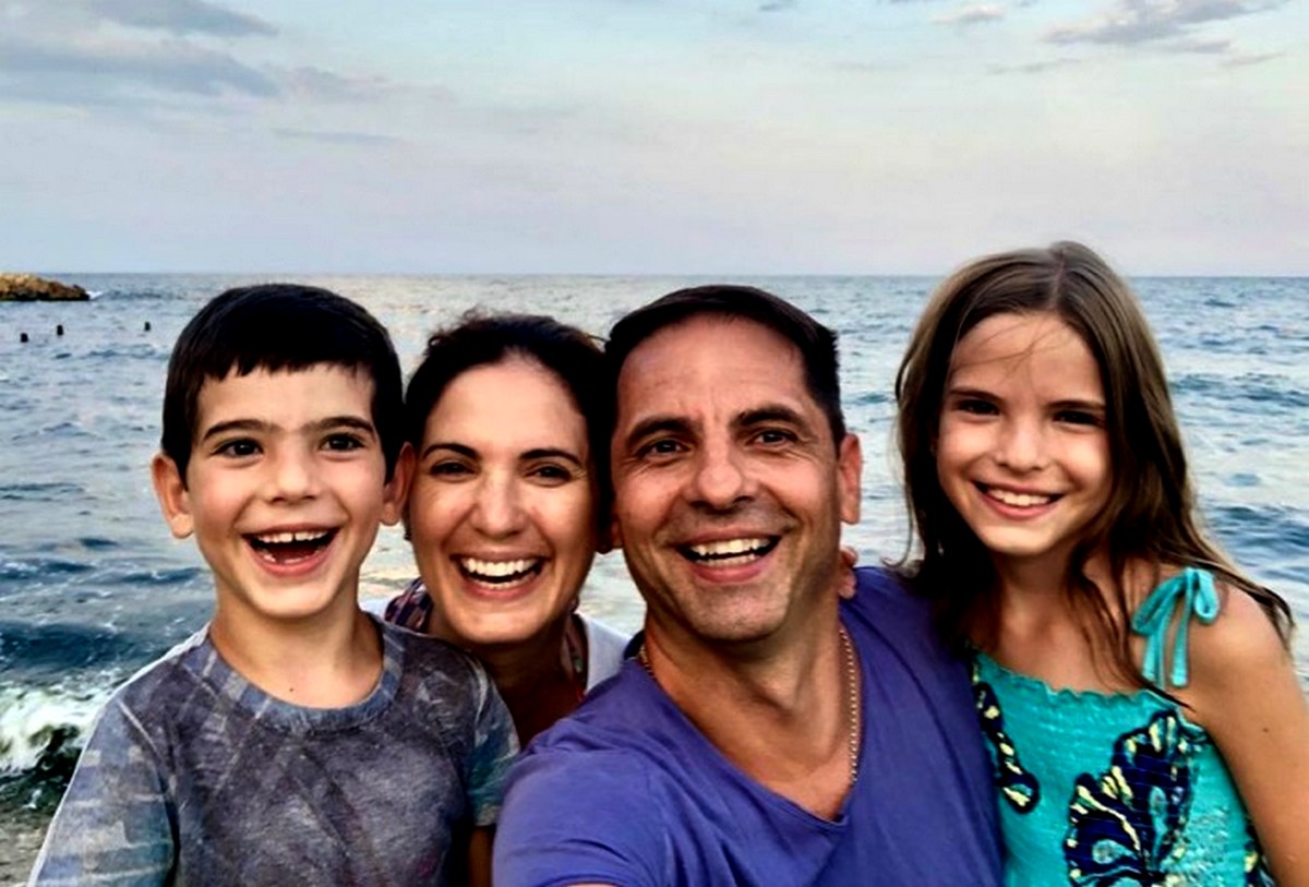 Dan Negru este cel mai bogat prezentator tv, dar copiii lui învață tot la o școală de cartier