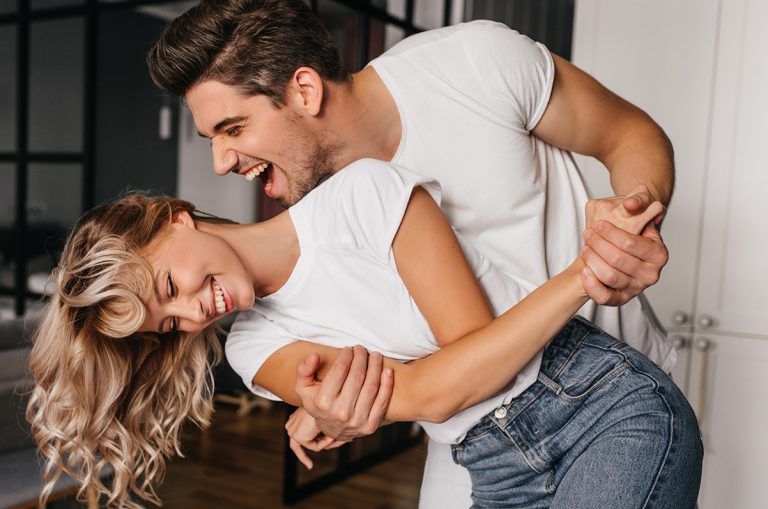 Cum îți dai seama dacă își dorește o relație serioasă sau vrea doar o aventură. Primele semne care arată clar