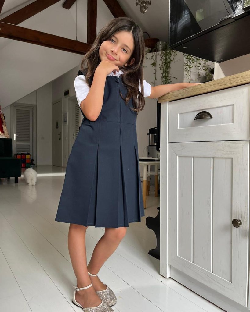 Fiica Amaliei Enache, Alma