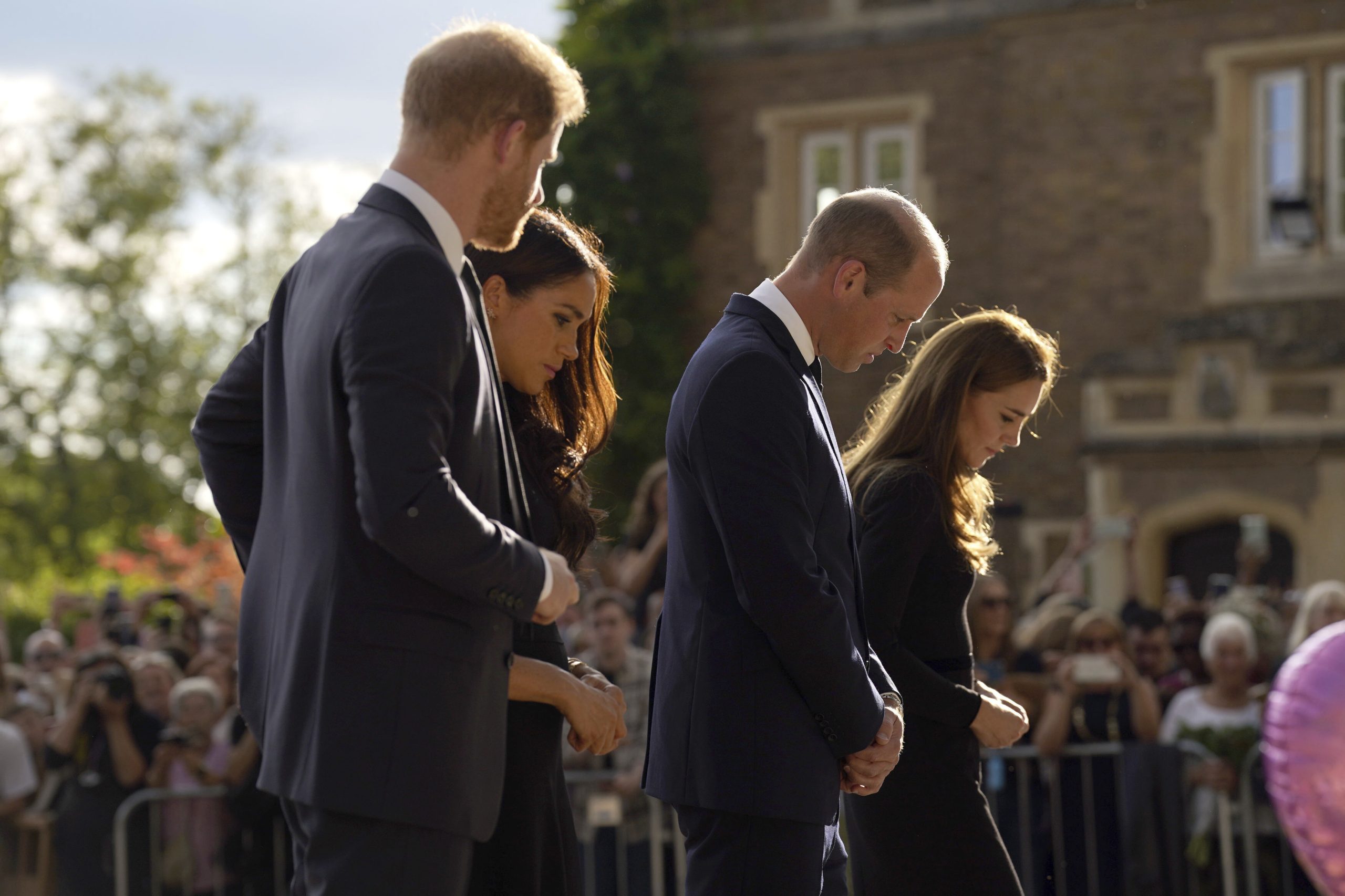 Prinții William și Harry, 45 de minute de negocieri înainte să iasă împreună în public la Windsor