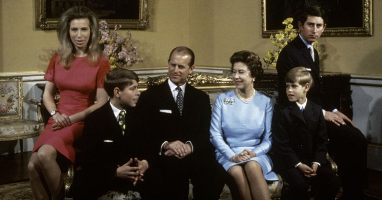 Regina Elisabeta, Prințul Philip, alături de copii