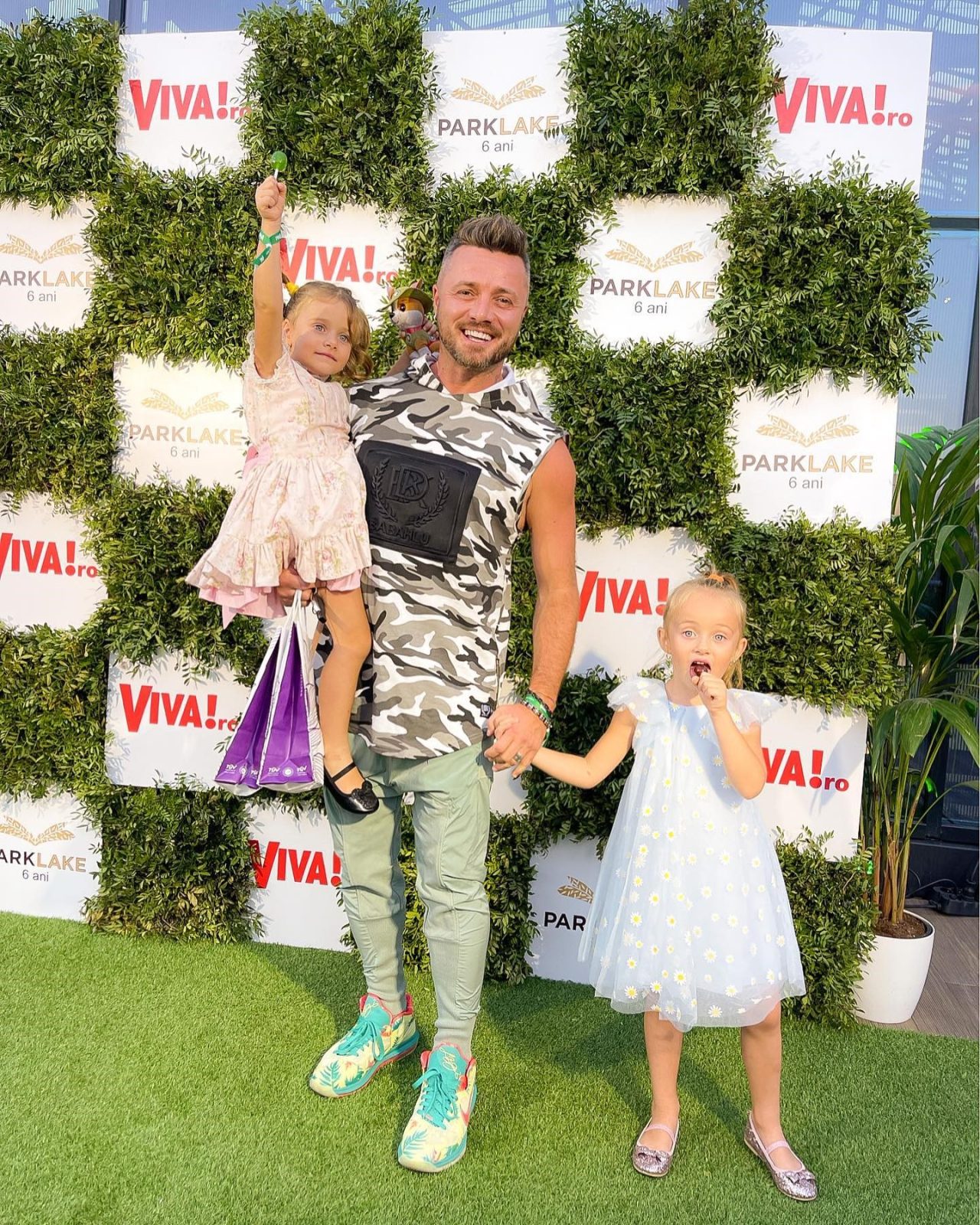 Tavi Clonda, alături de fetițele sale, la petrecerea revistei Viva!