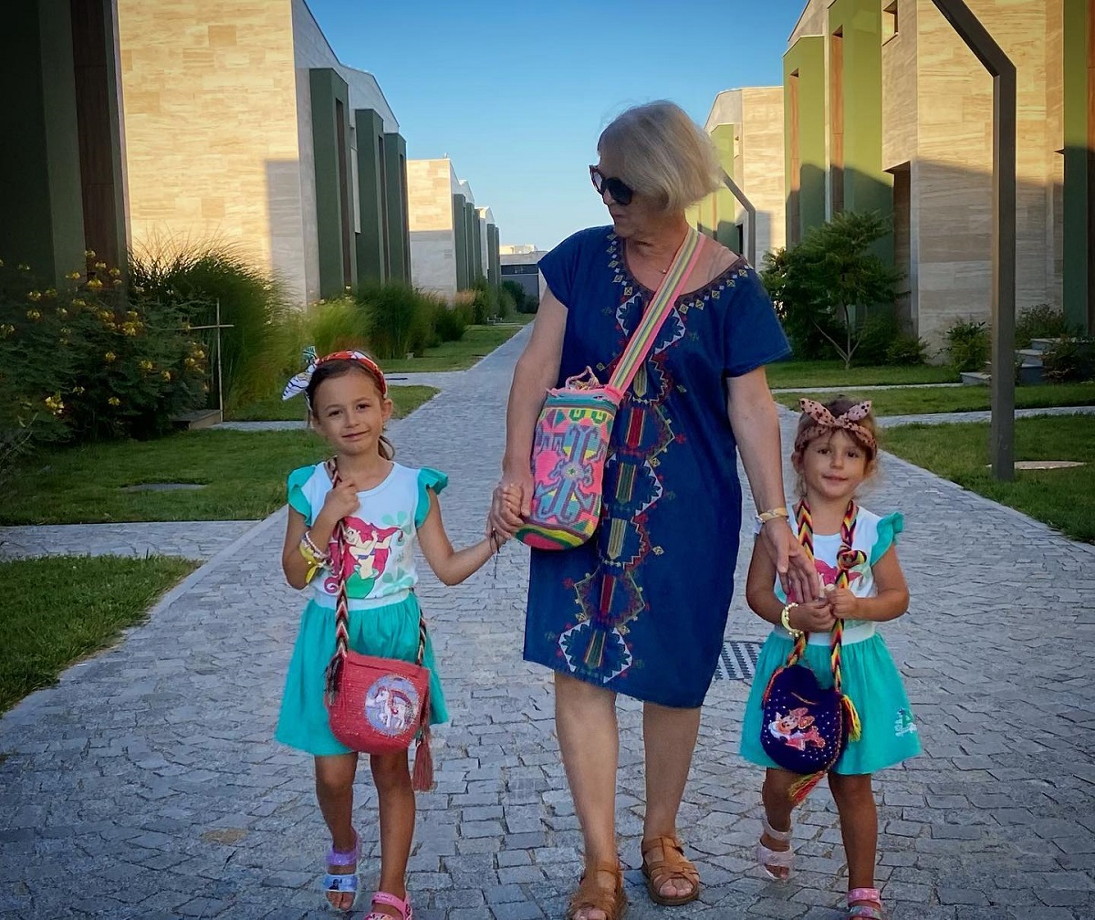 Mama Andreei Bălan și fetițele artistei