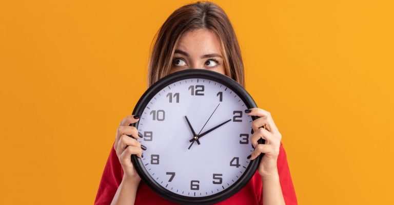Când se trece la ora de iarnă 2022. Cum ne afectează această schimbare