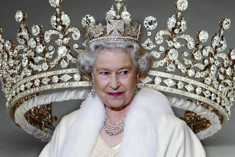 Cine va moșteni bijuteriile Reginei Elisabeta a II-a, după moartea ei. Colecția impresionantă cuprinde peste 300 de piese