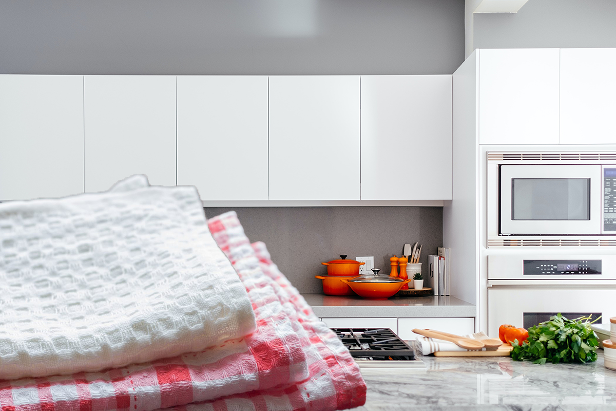 Cum să scapi de petele dificile de pe prosoapele de bucătărie