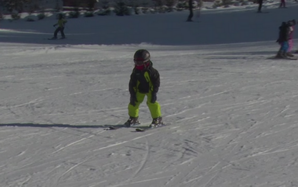 De la ce vârstă poate să schieze un copil