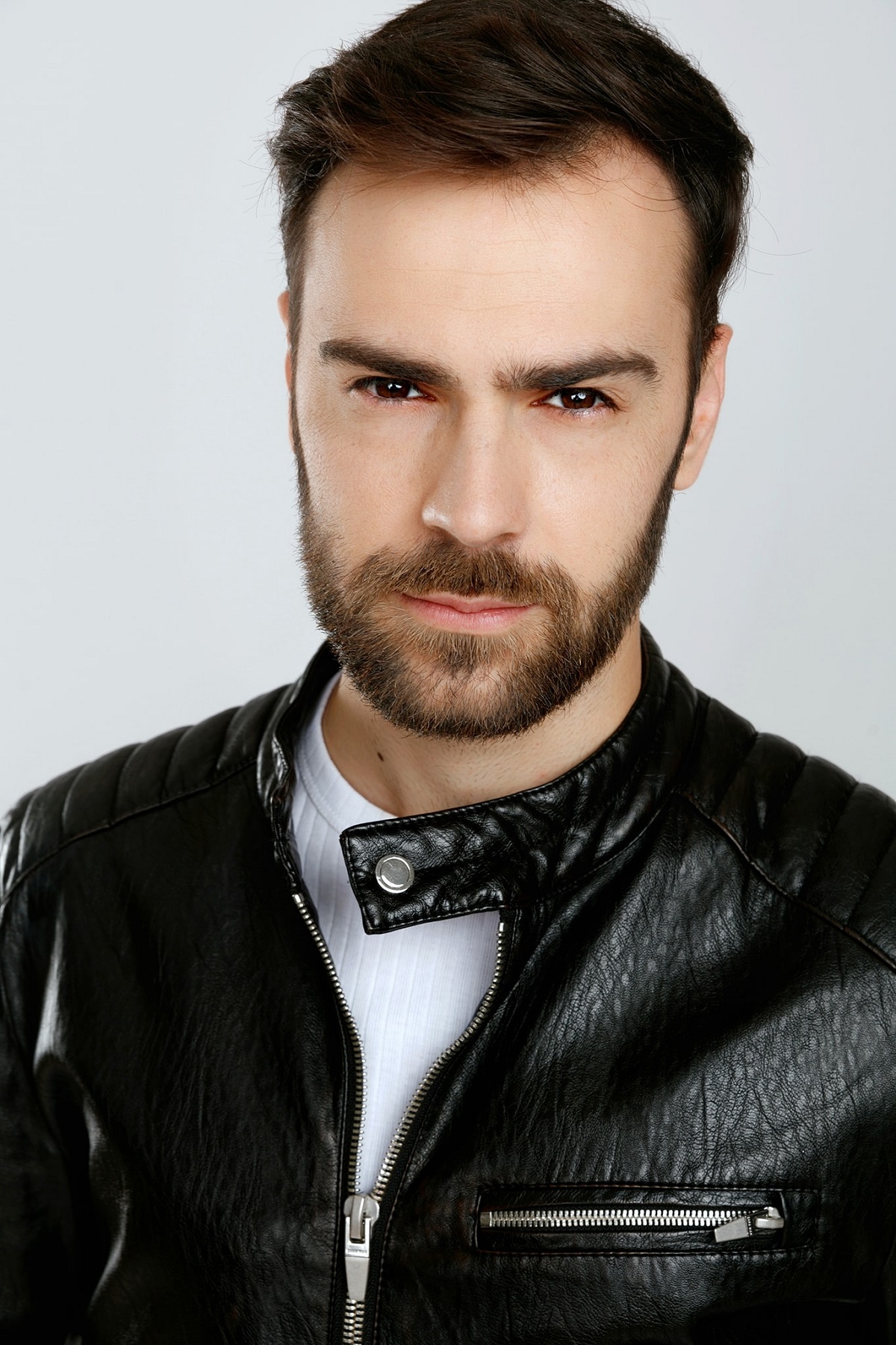 Cine este Denis Hanganu