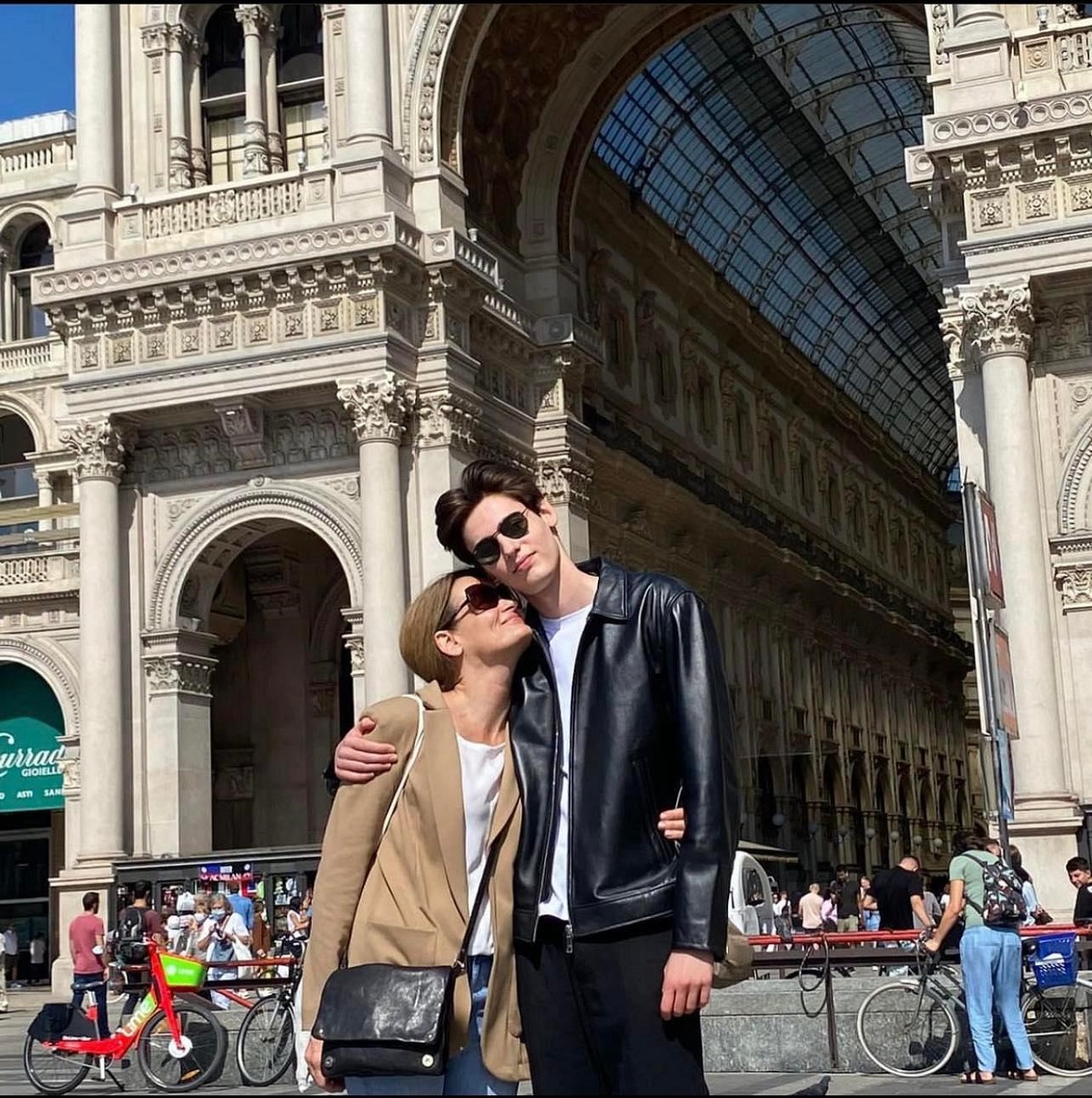 Fiul cel mare al Elvirei Deatcu, Luca, studiază arhitectura la o prestigioasă facultate din Milano