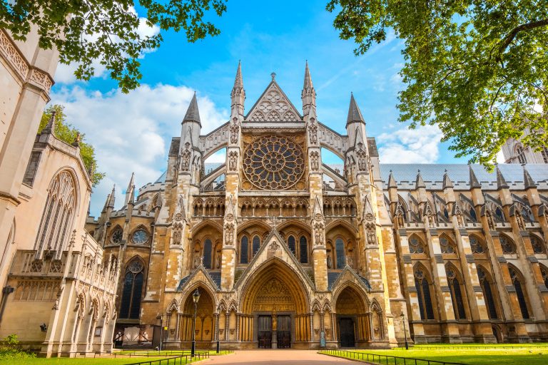 De ce a fost aleasă Catedrala Westminster Abbey pentru funeraliile reginei Elisabeta a II-a. Secrete uimitoare despre lăcașul de cult