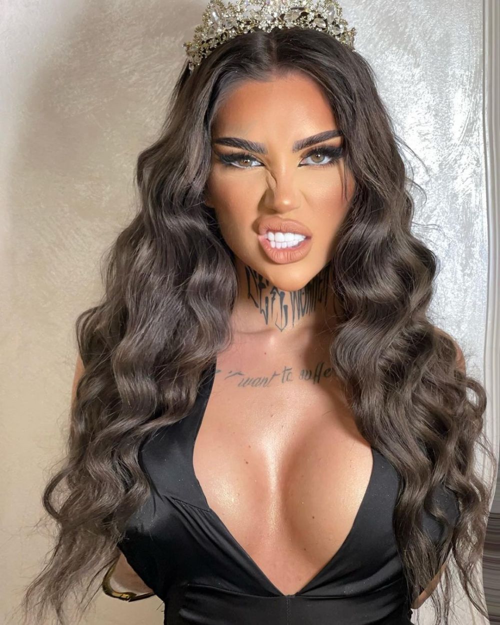 Ce operații estetice are Bia Khalifa, concurentă de la “Sunt celebru, scoate-mă de aici!”