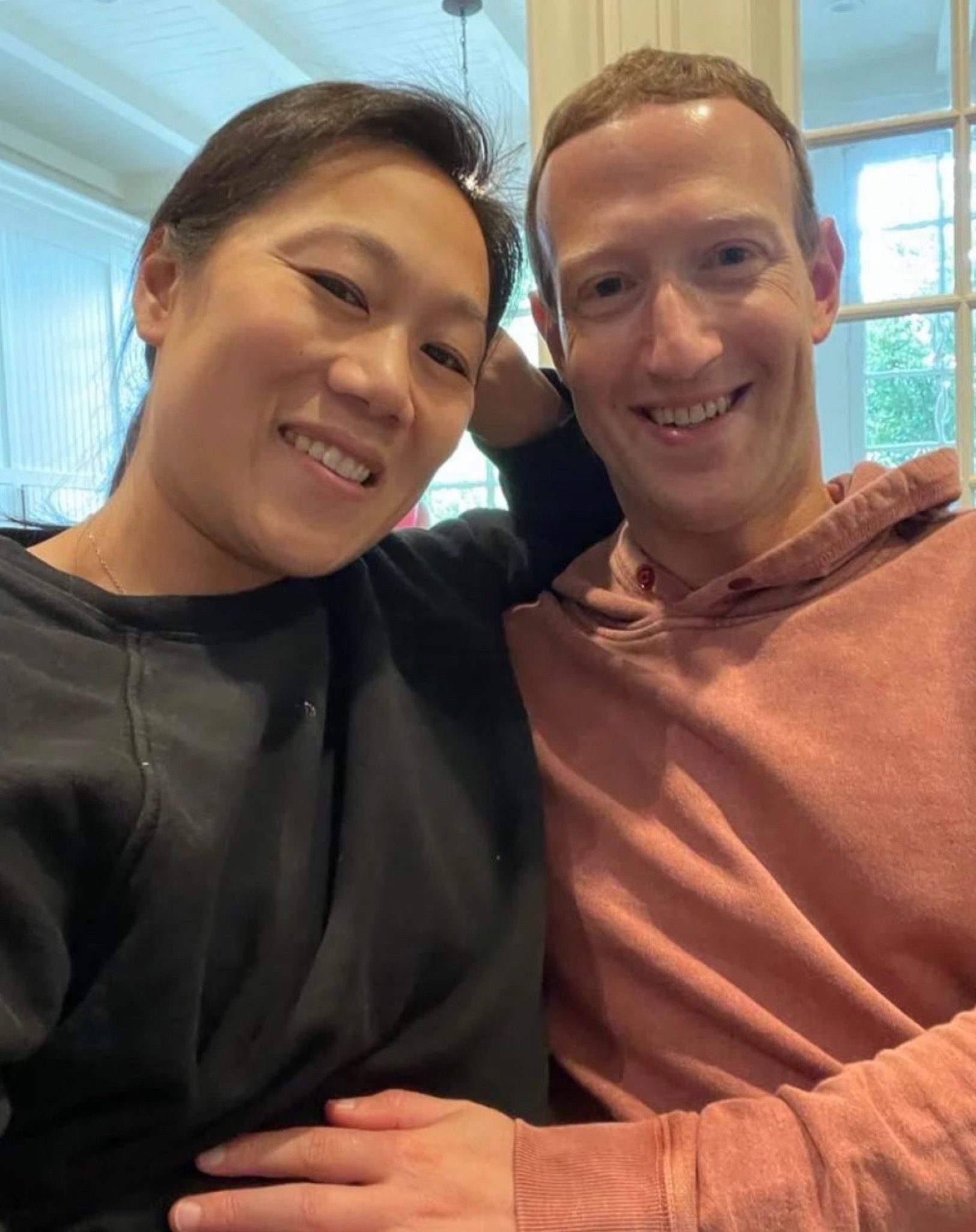 Mark Zuckerberg şi soţia sa, aşteaptă al treilea copil