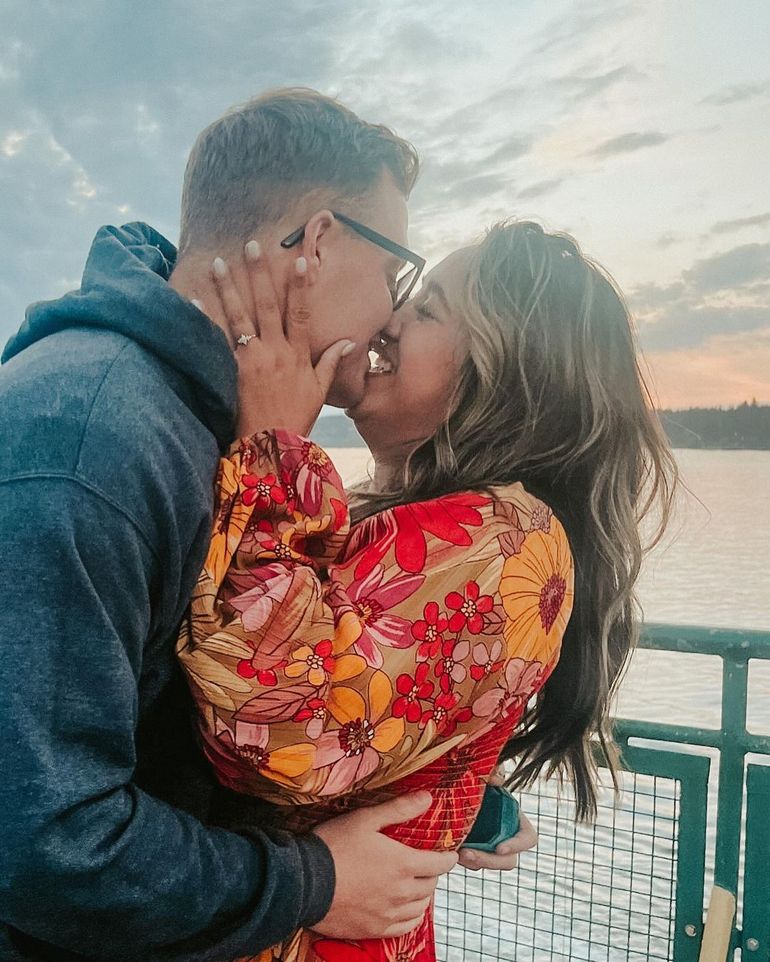 Femeia care e însărcinată cu propria nepoată