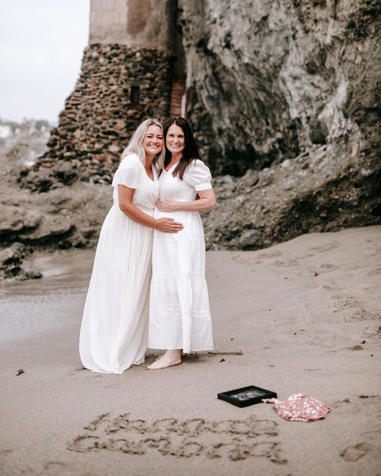 Femeia care e însărcinată cu propria nepoată