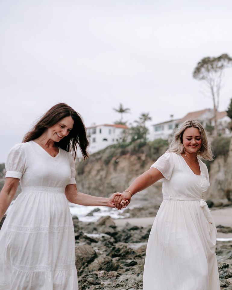 Femeia care e însărcinată cu propria nepoată