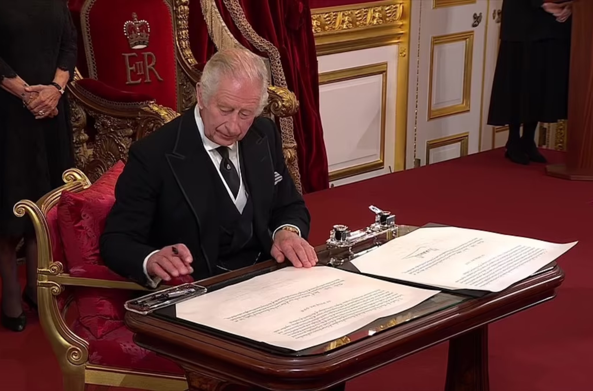 Ce se va întâmpla cu Regele Charles imediat după înmormântarea Reginei