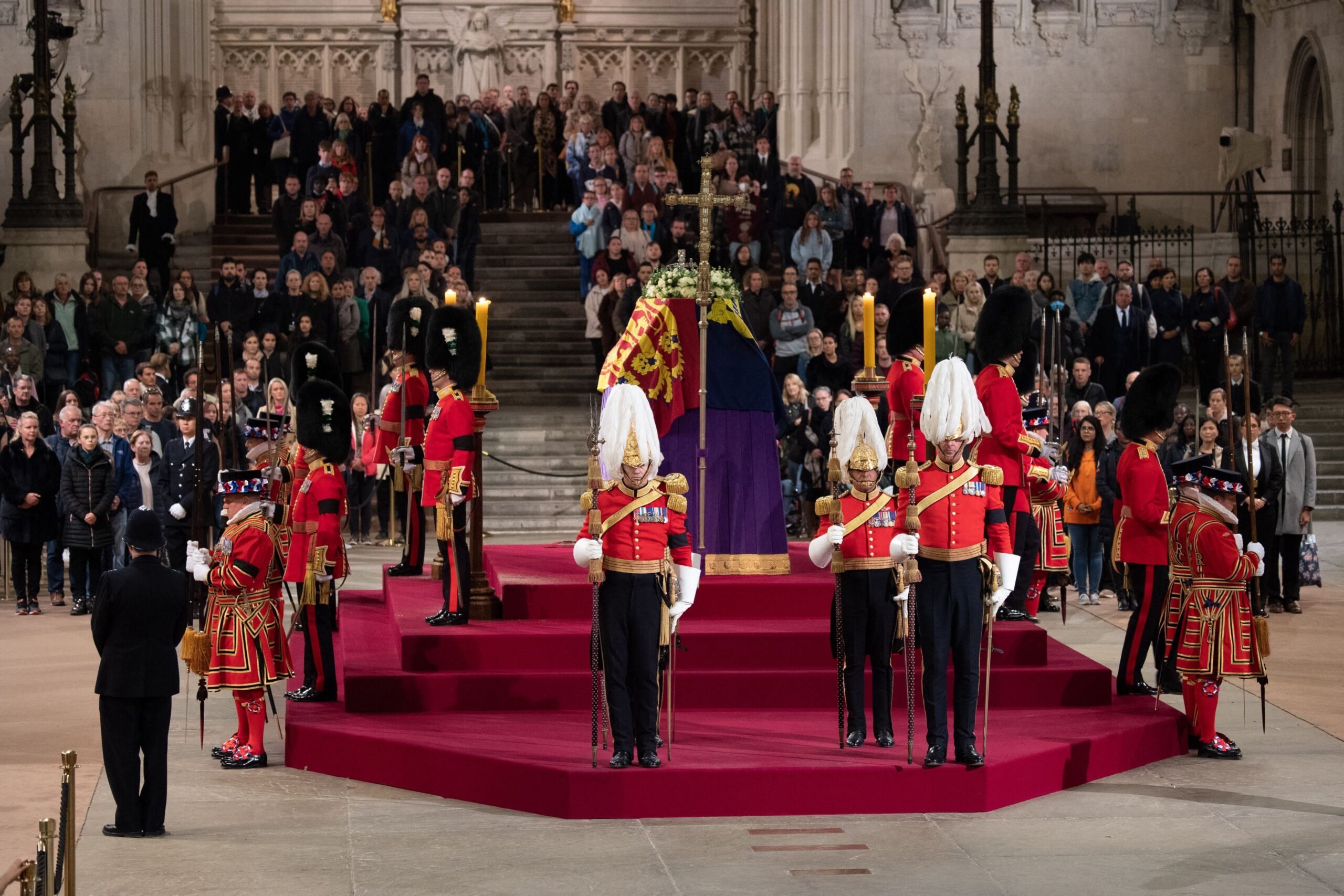 De ce Regina Elisabeta a II-a a fost înmormântată în sicriu căptușit cu plumb