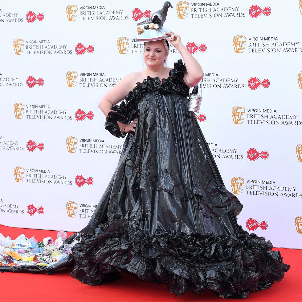 vedete care au purtat rochii din saci de gunoi.