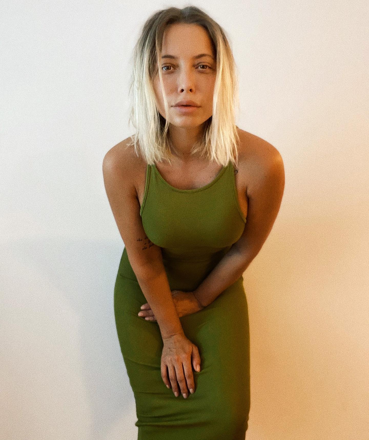 Solista Adriana Rusu trage din greu la sală de sport pentru a-și redobândi silueta