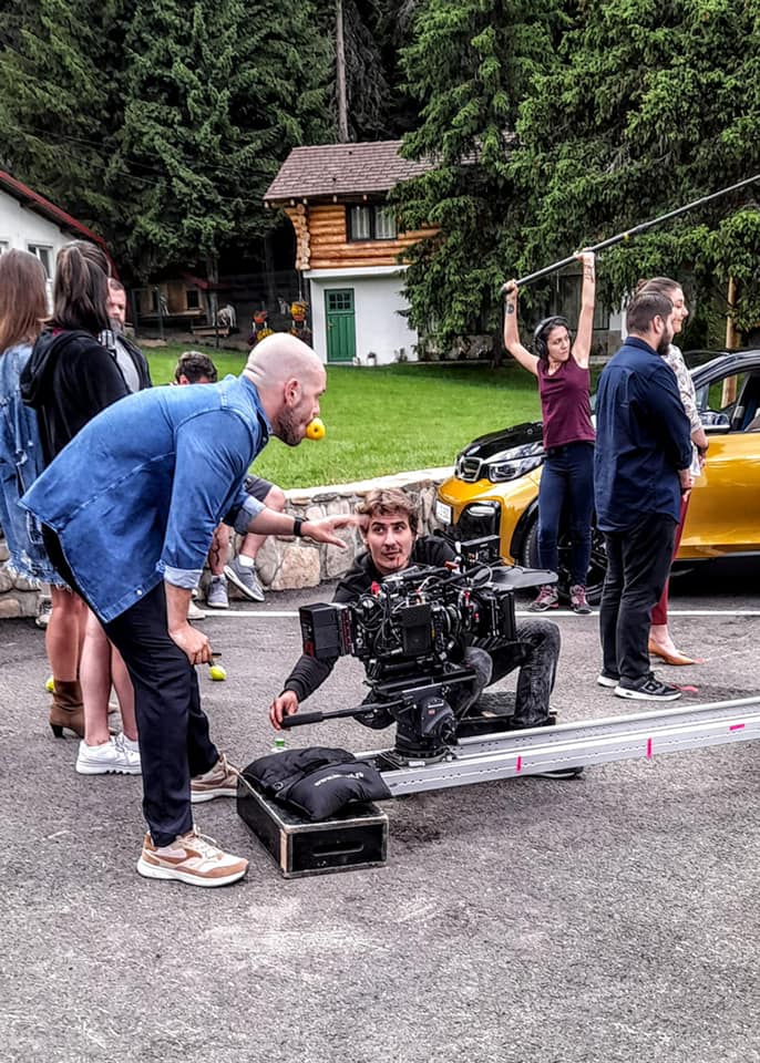 Matei Dima a dat nas în nas cu ursul la filmările pentru „Teambuilding”