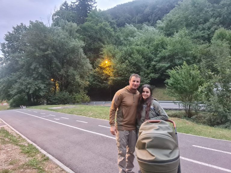 Marian Godină se implică activ în creșterea fiicei sale. „Schimb scutece, o spăl, plimb căruțul”. Cât de mult l-a schimbat bebelușa VIDEO EXCLUSIV