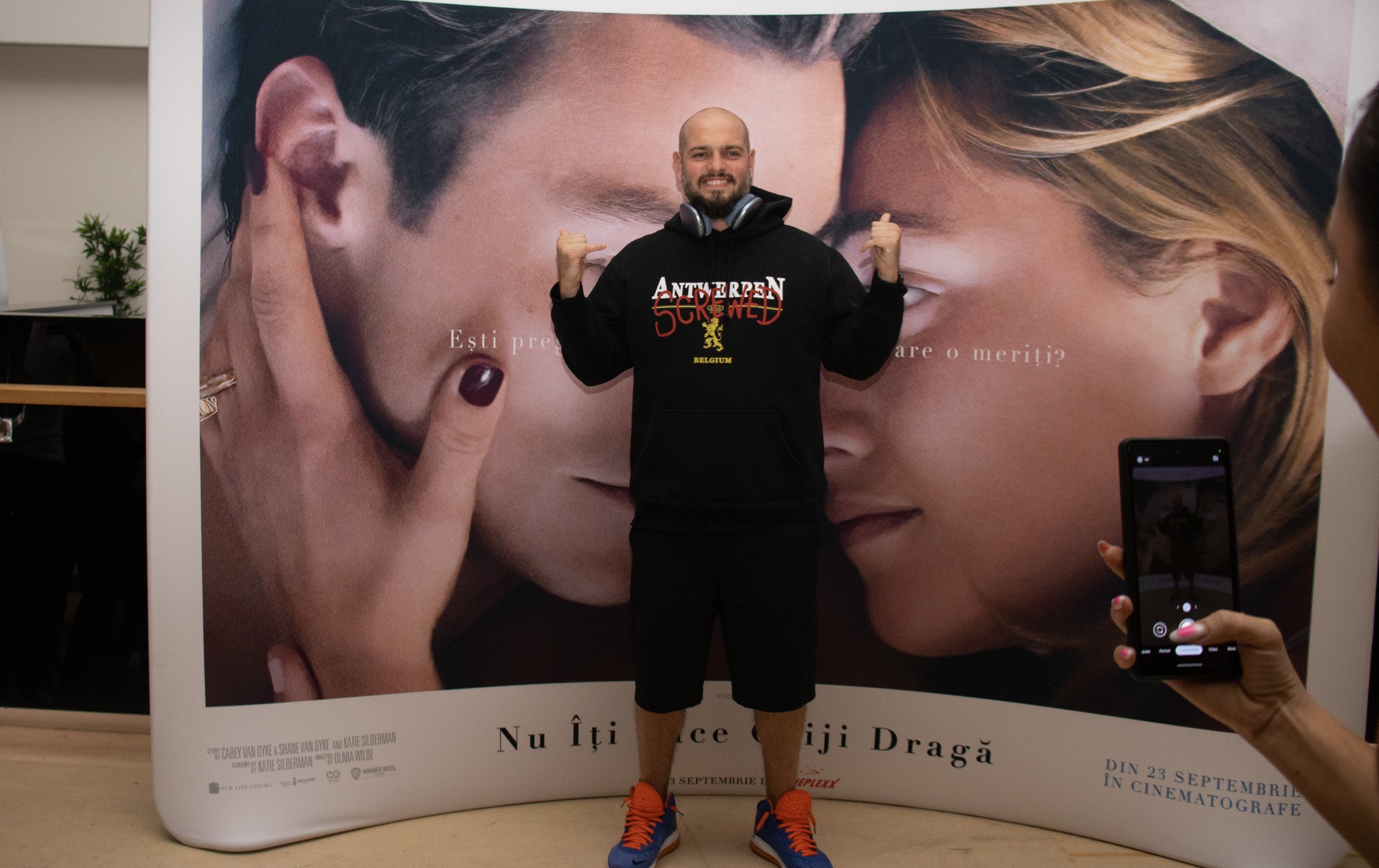 Matei Dima a dat nas în nas cu ursul la filmările pentru „Teambuilding”