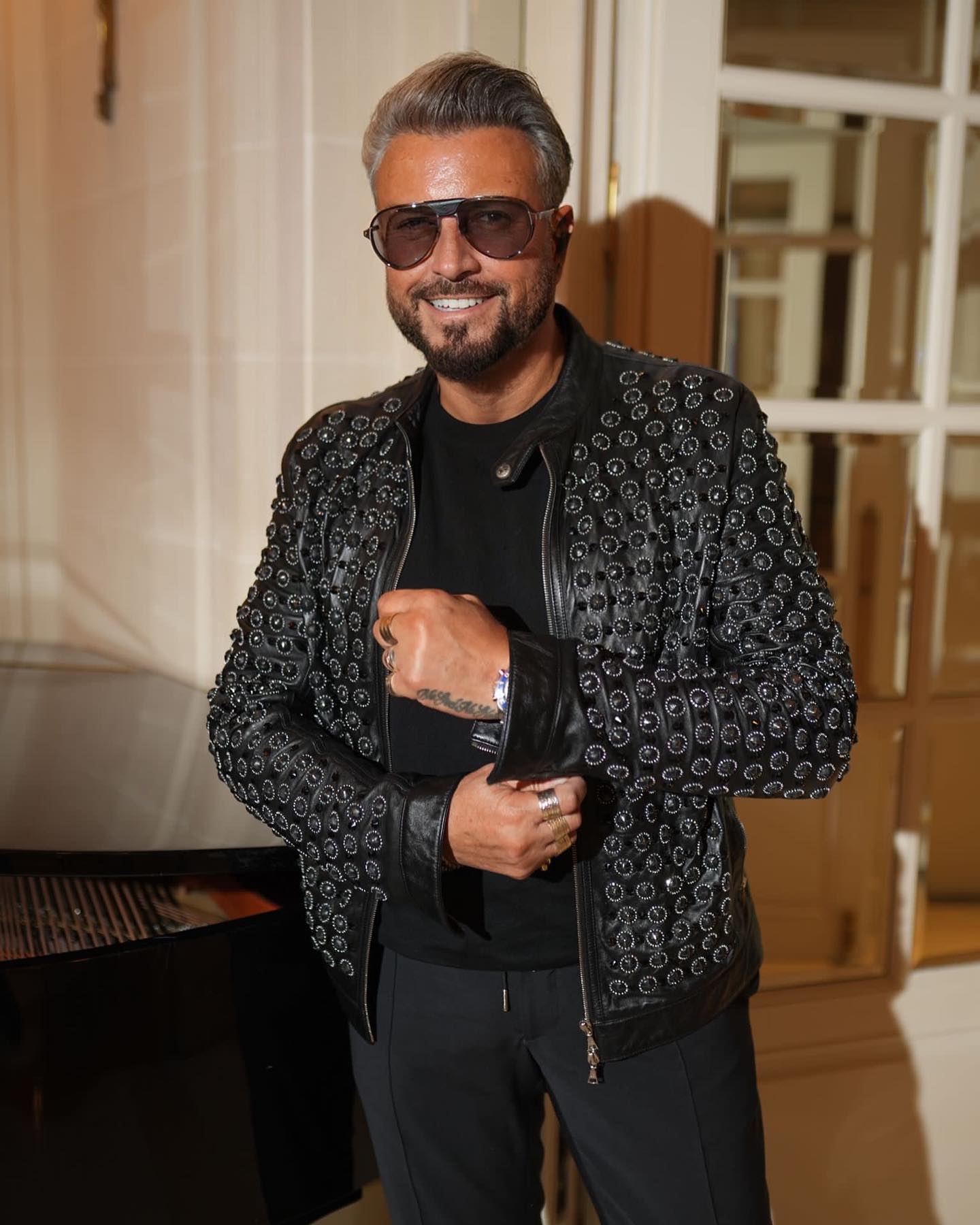 Cătălin Botezatu nu se dezice de atitudinea sa furtunoasă din backstage, nici la prezentările de modă internaționale