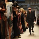 Cătălin Botezatu nu se dezice de atitudinea sa furtunoasă din backstage, nici la prezentările de modă internaționale