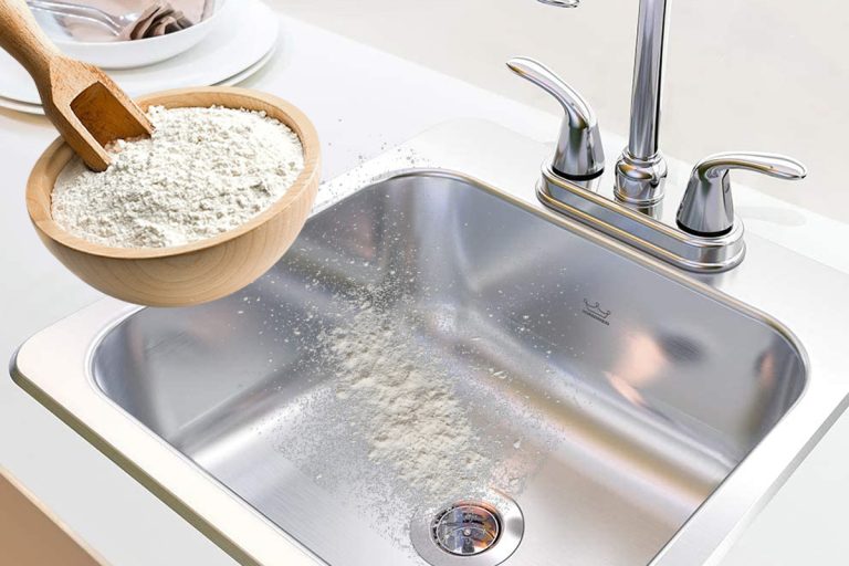 De ce să pui făină în chiuvetă. Trucul nebănuit cu efecte uimitoare