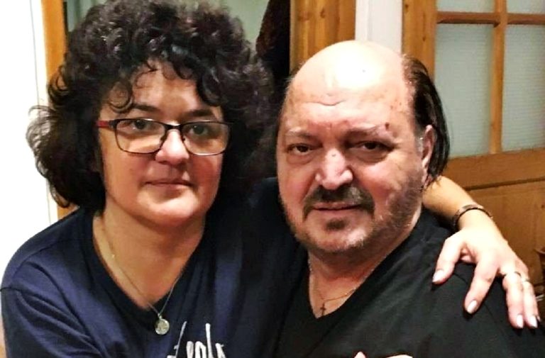 Brândușa Socaciu nu se desparte de cadoul oferit de soțul ei, regretatul artist Victor Socaciu: ”Port ceasul gravat cu versuri din cântecul ”Ceasul iubirii”. Ultima lor fotografie împreună EXCLUSIV